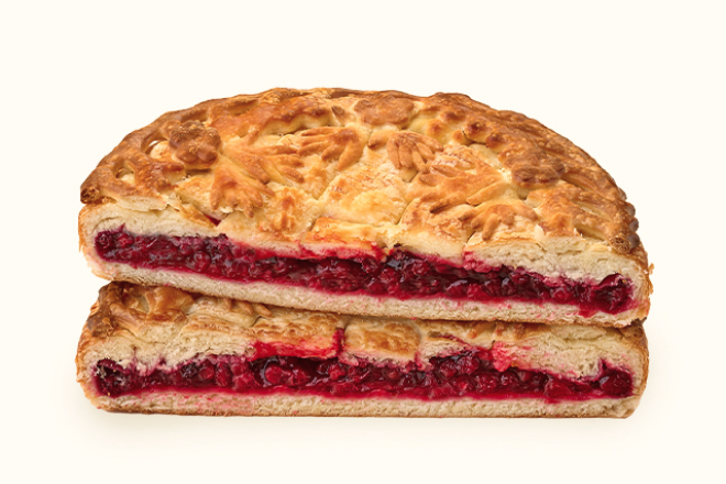 Слоеный пирог с брусникой в Пироговом Дворике