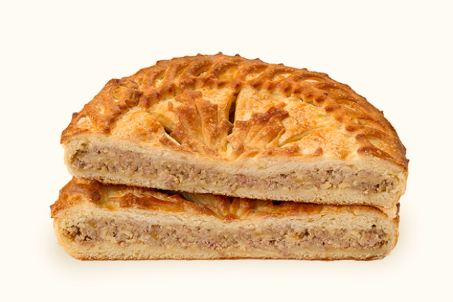 Слоеный пирог с мясом в Пироговом Дворике