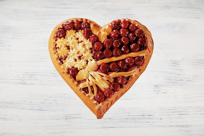 Пирог с вишней и абрикосом в форме сердца в Пироговом Дворике