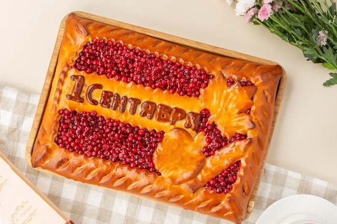 Пирог с яблоком и брусникой "1 сентября!" в Пироговом Дворике