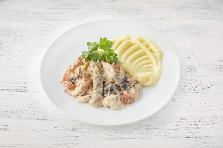 Сливочное соте с курицей и картофельным пюре в Пироговом Дворике