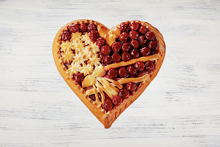 Пирог с вишней и абрикосом в форме сердца в Пироговом Дворике