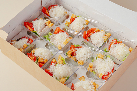 Праздничный бокс "Цезарь классический" в Пироговом Дворике