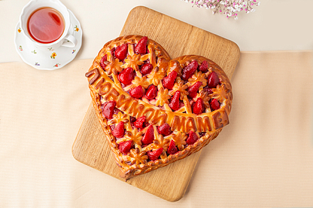 Пирог с клубникой "Любимой маме" в Пироговом Дворике